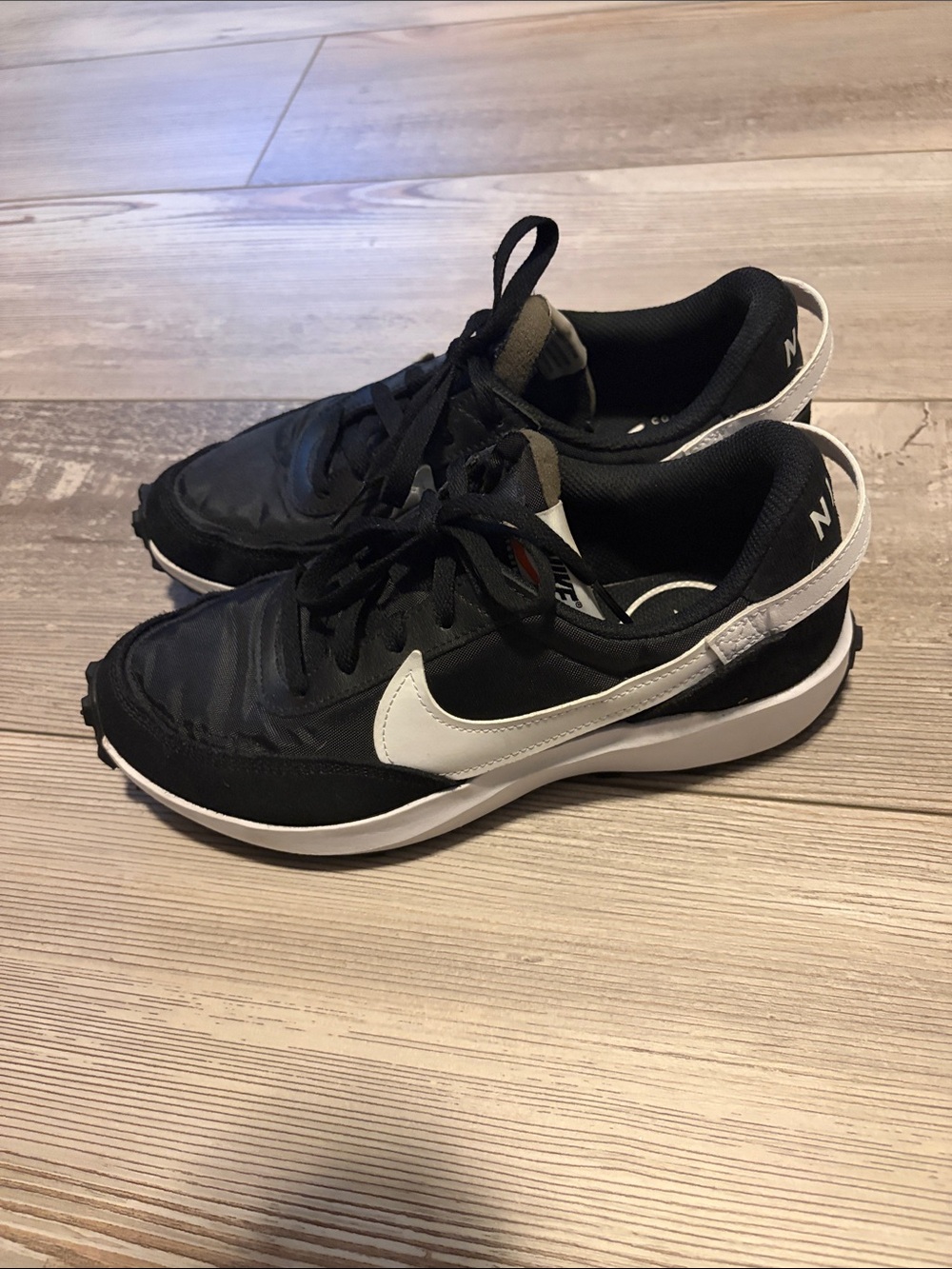 Nike Women’s Black and White Running Sneakers Size 8